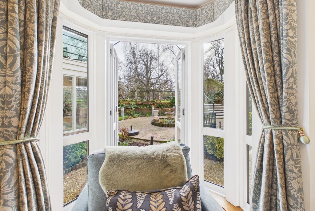 Property photo 2 of 18 Cam02545G0-Pr0575-Still009