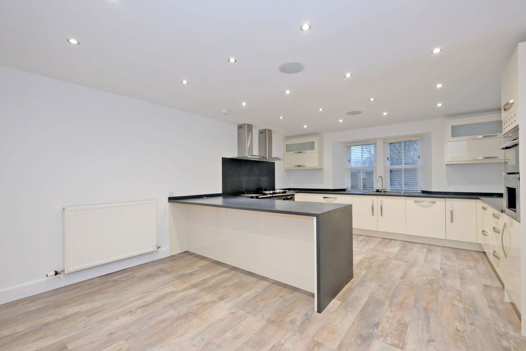 Property photo 3 of 19 Photo 3