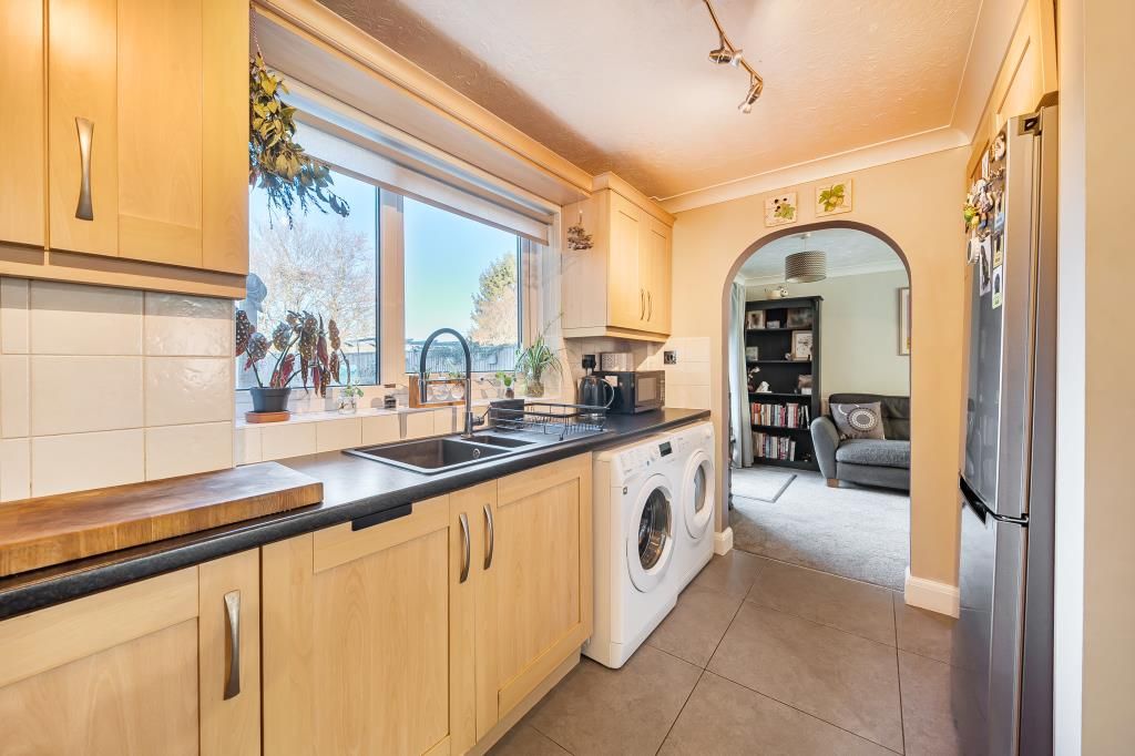 Property photo 2 of 21 Kitchen