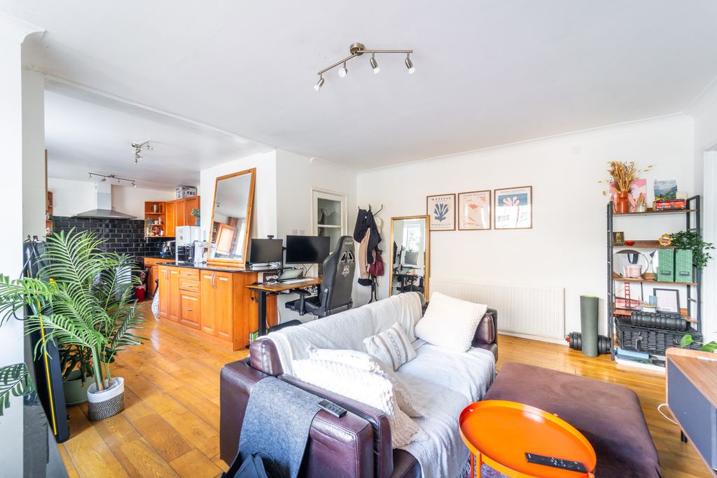 Property photo 3 of 7 Mba07715-Edit