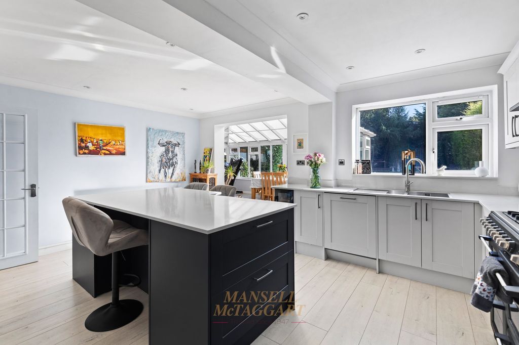 Property photo 3 of 25