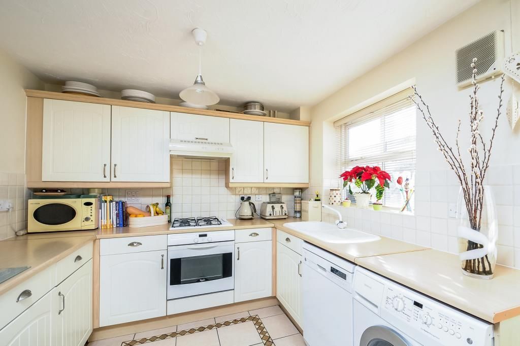 Property photo 3 of 9 Kitchen