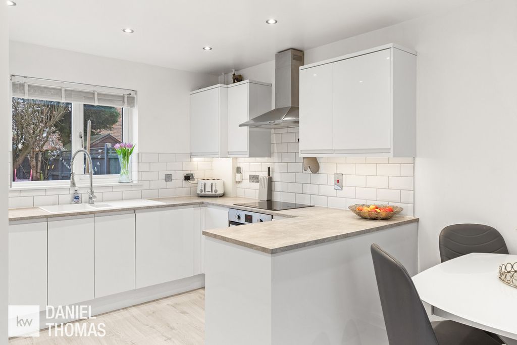 Property photo 3 of 26