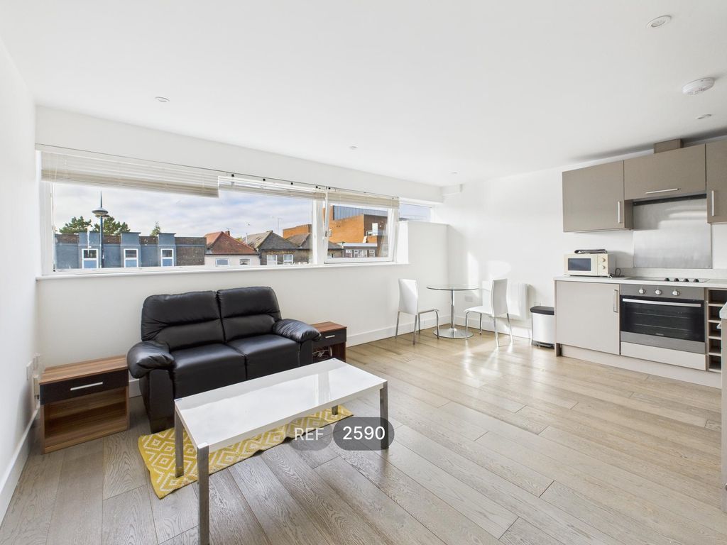 Property photo 2 of 10 Kitchen / Living Area