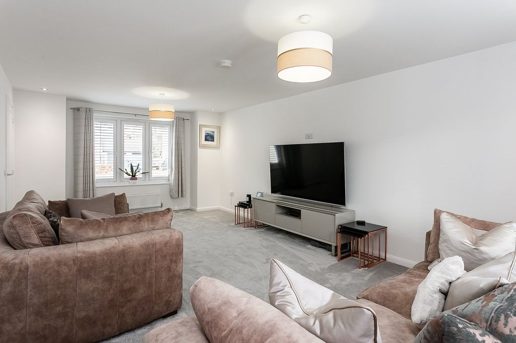 Property photo 2 of 36