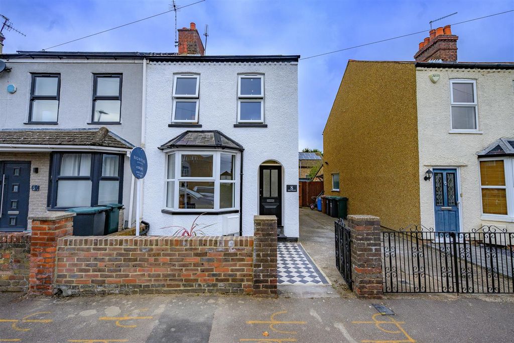 Property photo 1 of 16 Front