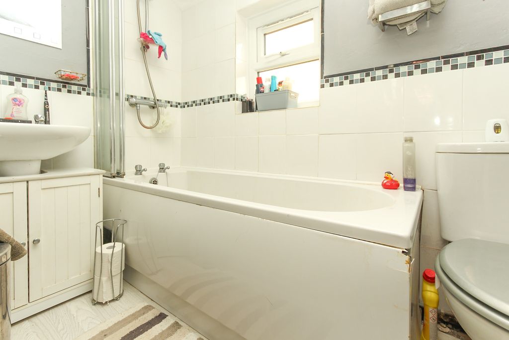 Property photo 3 of 8 Bathroom
