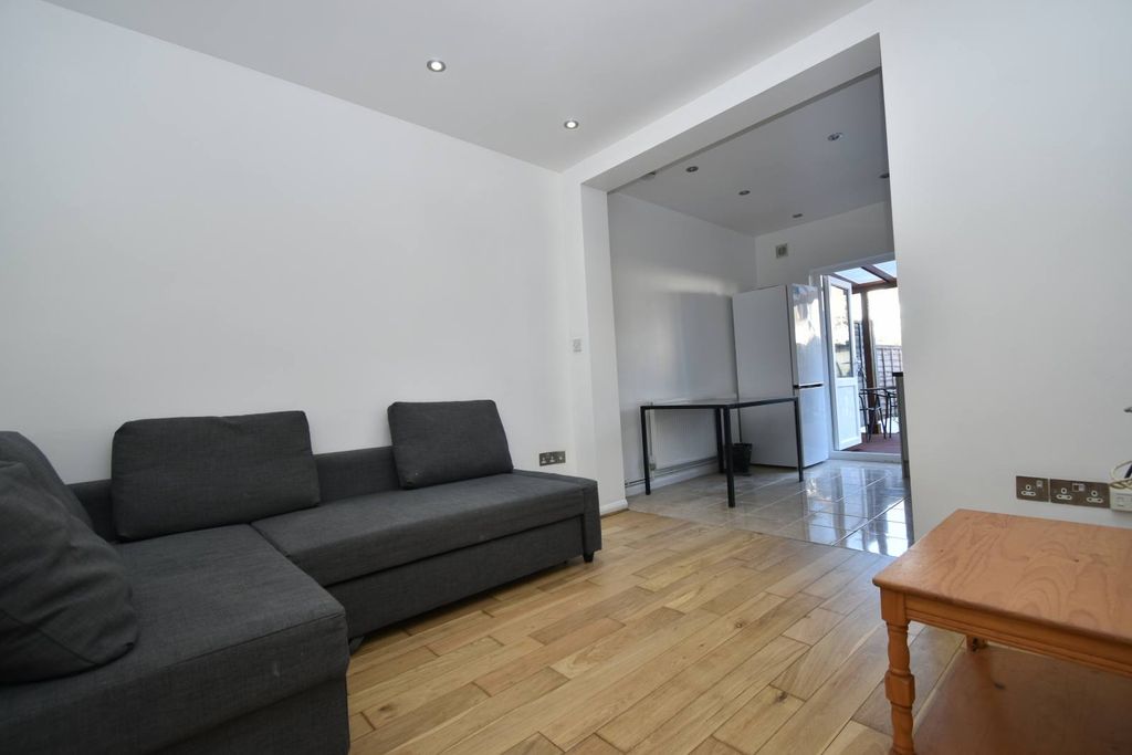 Property photo 3 of 7 Gallery