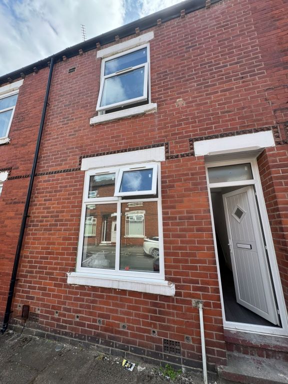 Property photo 1 of 15 Modern 2-Bed Terraced Home Â€“ Eccles (Willan Road)
