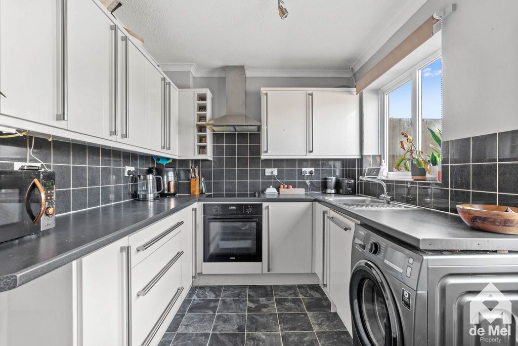 Property photo 2 of 10 Photo 5