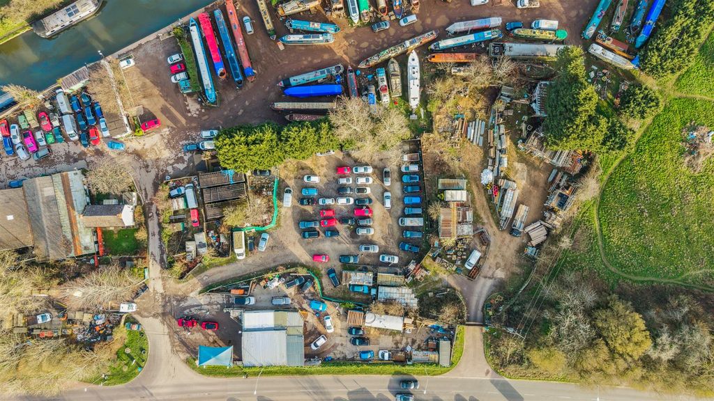 Property photo 3 of 18 Dji_20260225153836_0350_D-67Be6E394c38122E6B141F99