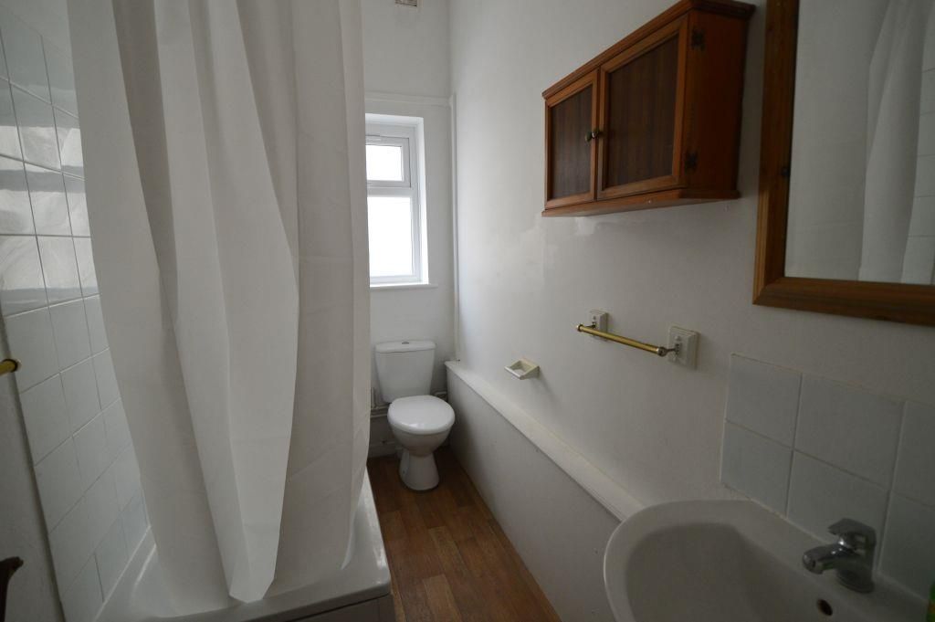 Property photo 1 of 6 Bathroom Picture.Jpg