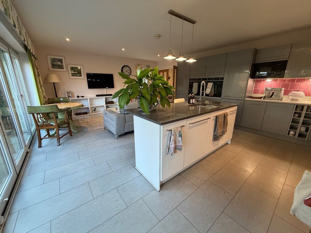 Property photo 3 of 39