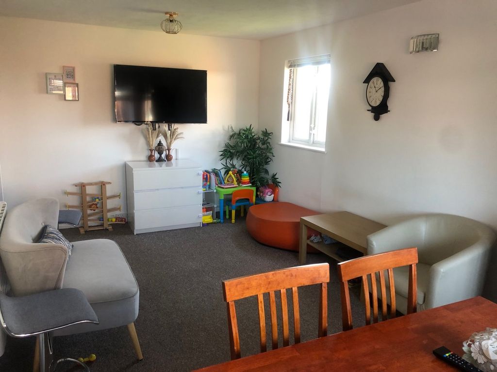 Property photo 3 of 7