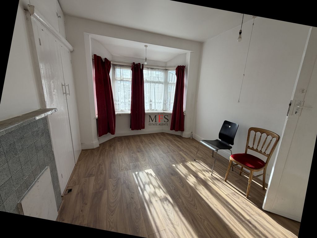 Property photo 2 of 11 Photo 3