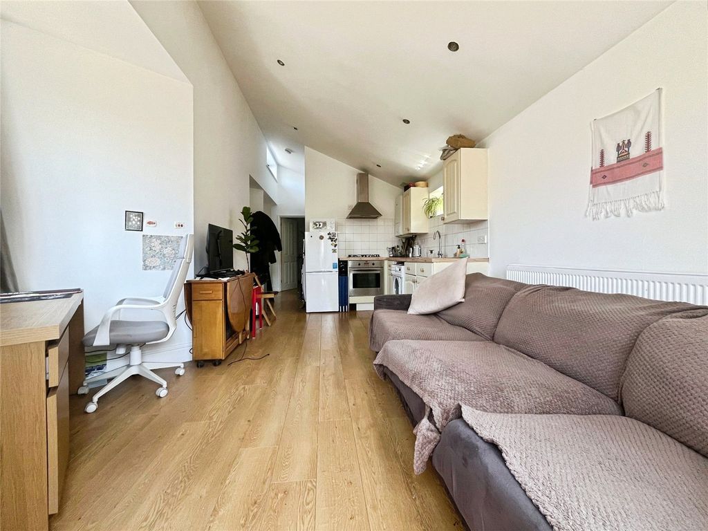 Property photo 3 of 7 Open Plan
