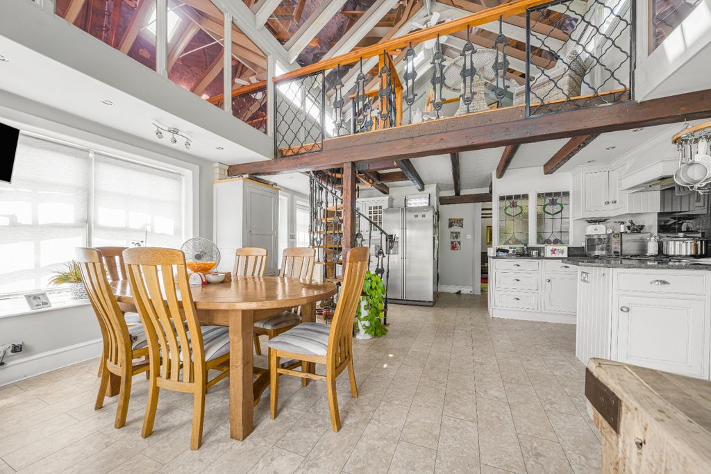 Property photo 2 of 39 5112613