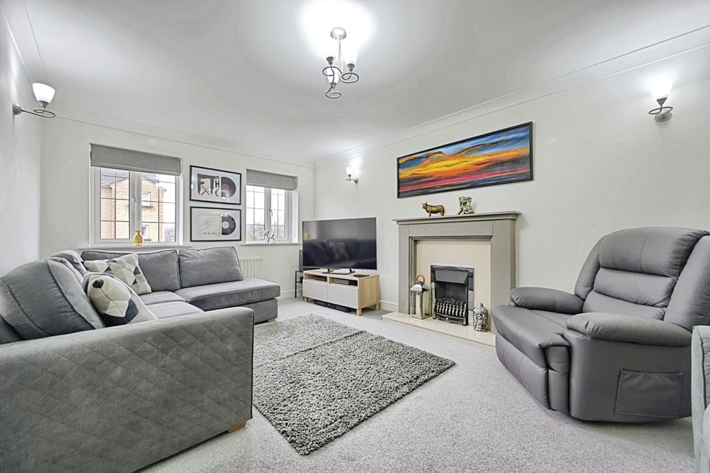 Property photo 3 of 18 Lounge