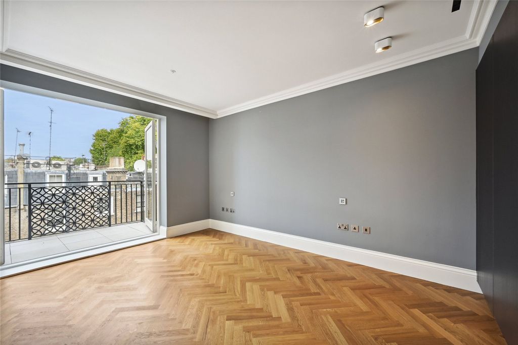 Property photo 3 of 12 Picture No. 02