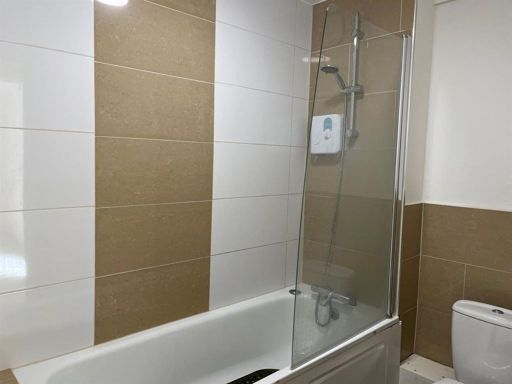 Property photo 2 of 8 Bathroom