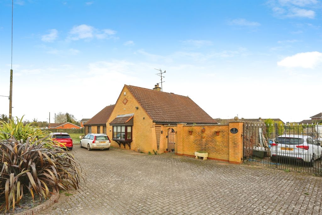 Property photo 2 of 18