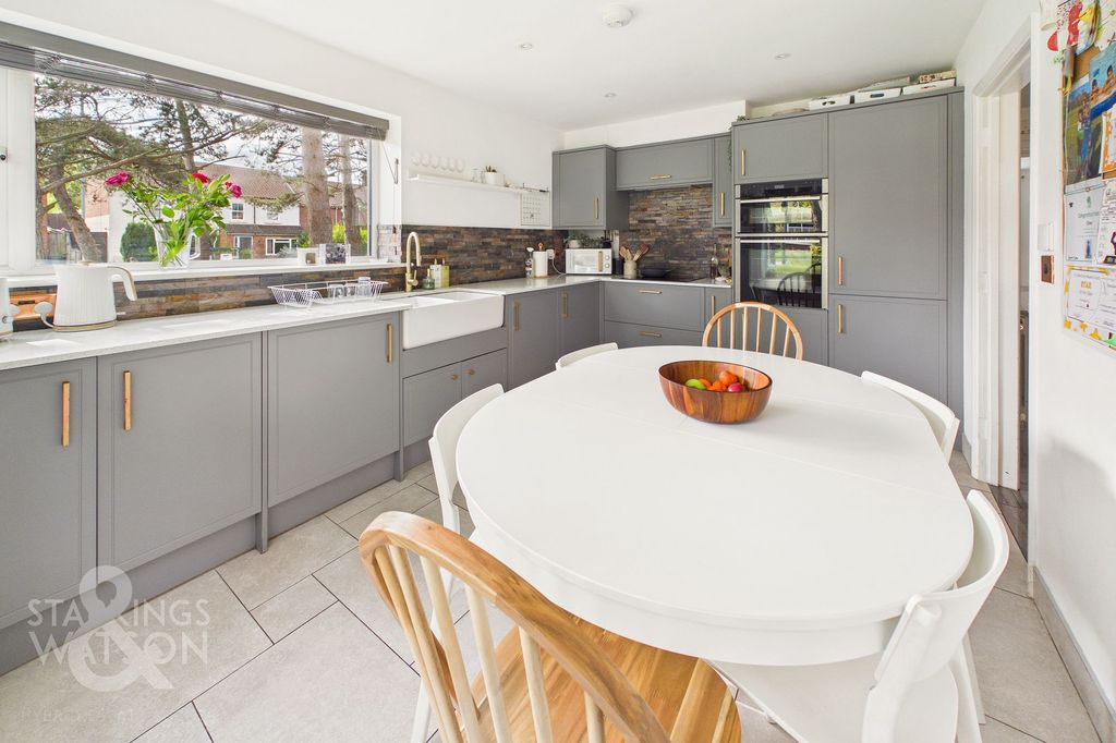 Property photo 3 of 32