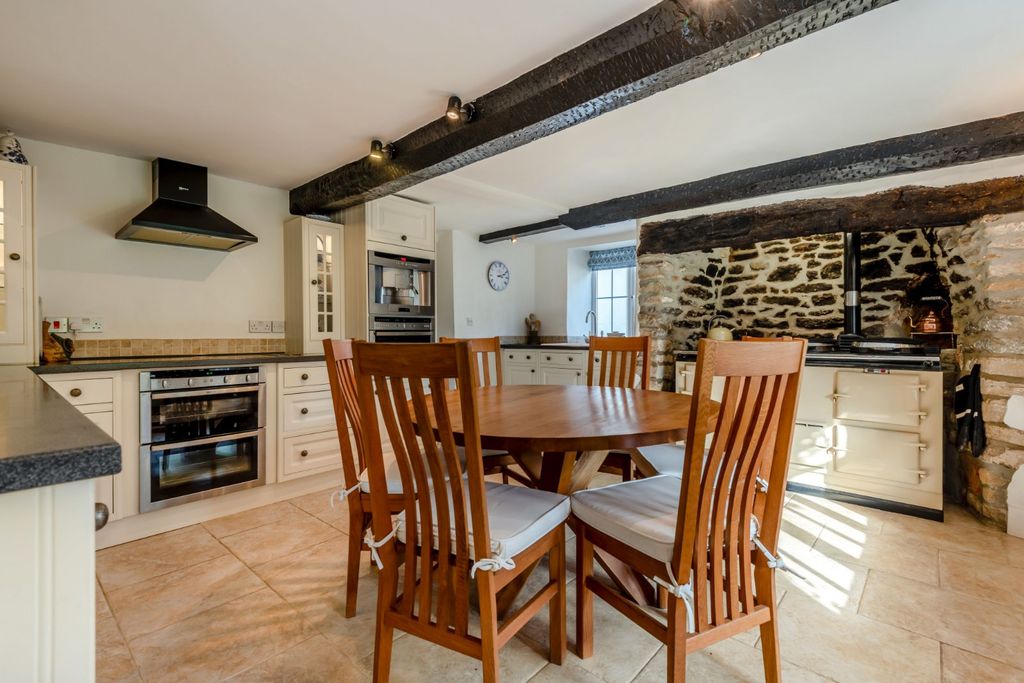 Property photo 2 of 21 Kitchen/B'fast Room