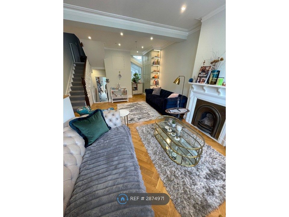 Property photo 1 of 25 Living Room