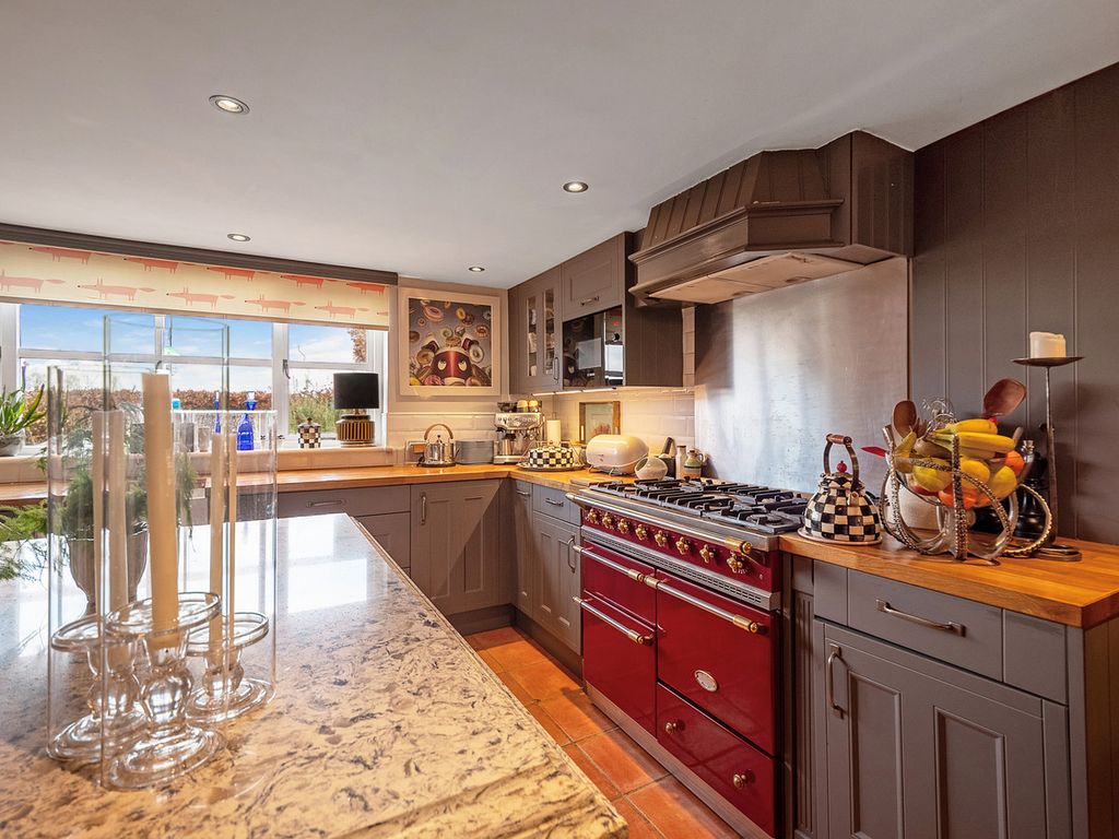 Property photo 2 of 36