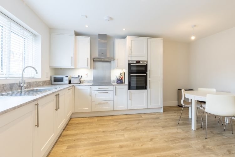 Property photo 2 of 10 2 Olivers Close (8)