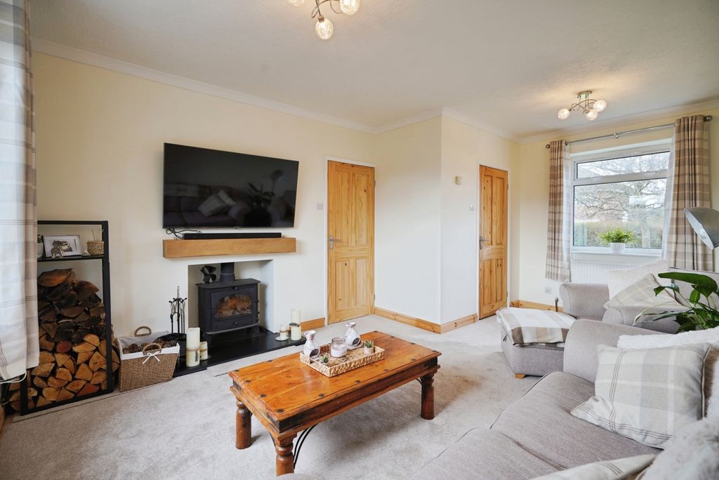 Property photo 2 of 19 Lounge