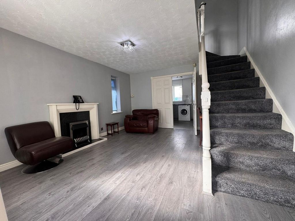 Property photo 2 of 16 Living Room