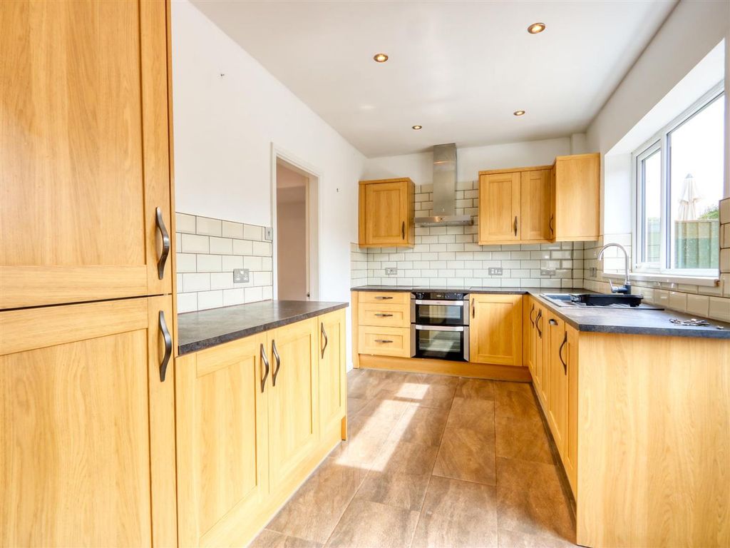 Property photo 2 of 14 Kitchen