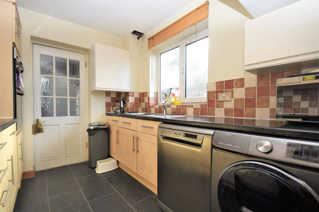 Property photo 3 of 20 Kitchen