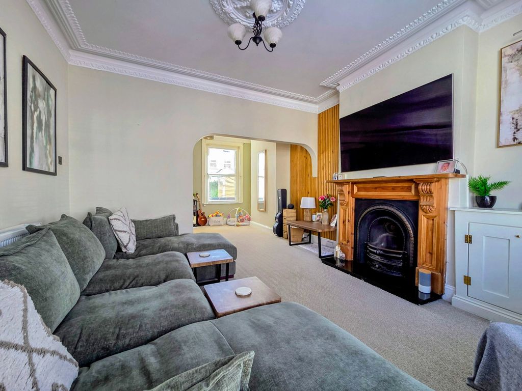 Property photo 2 of 17