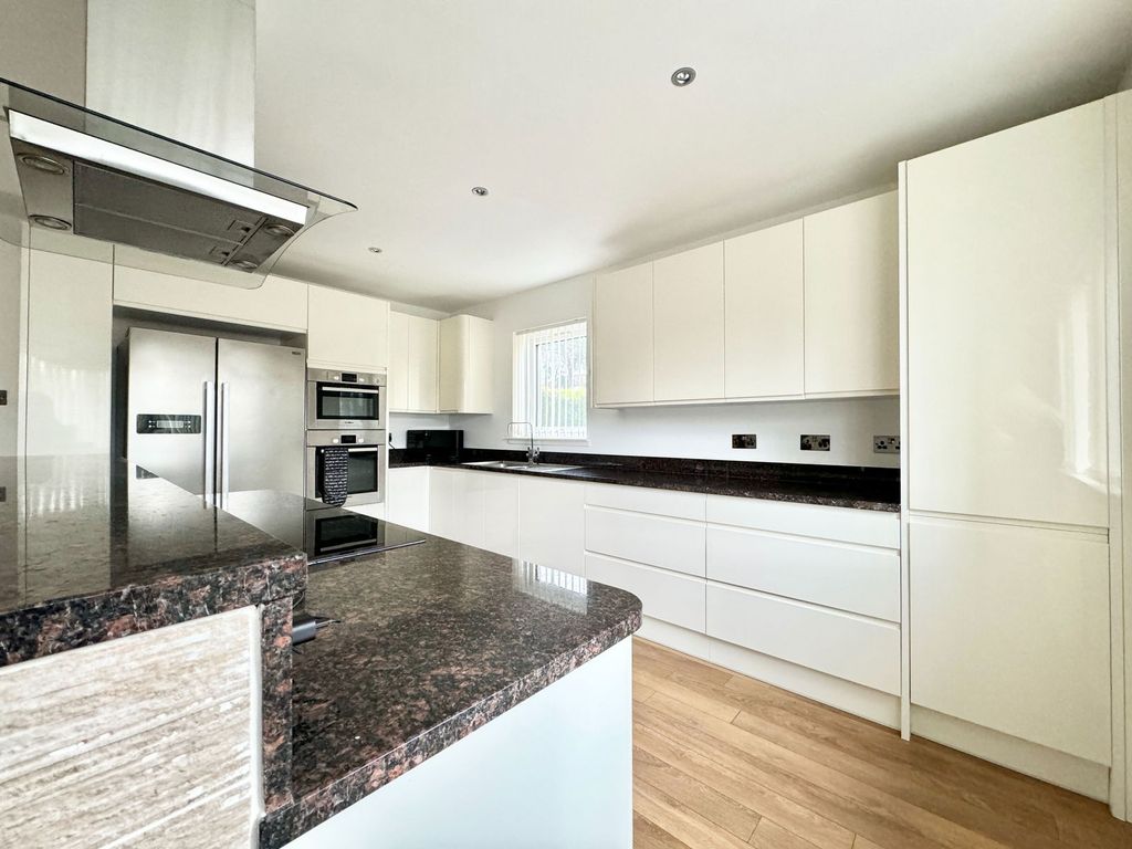 Property photo 3 of 42