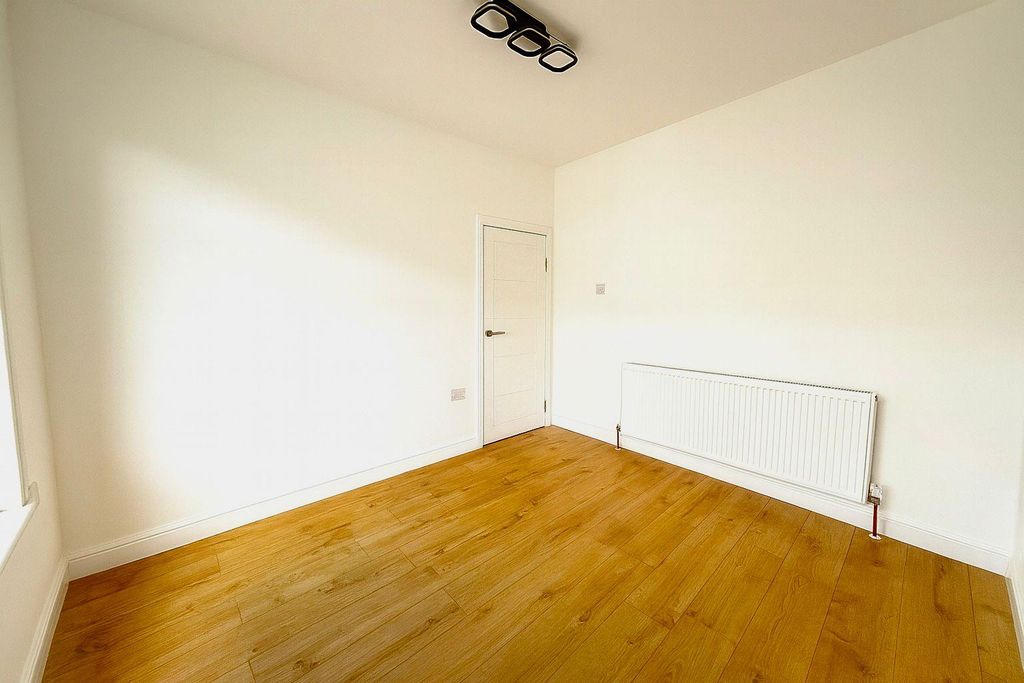 Property photo 2 of 8 Room 1