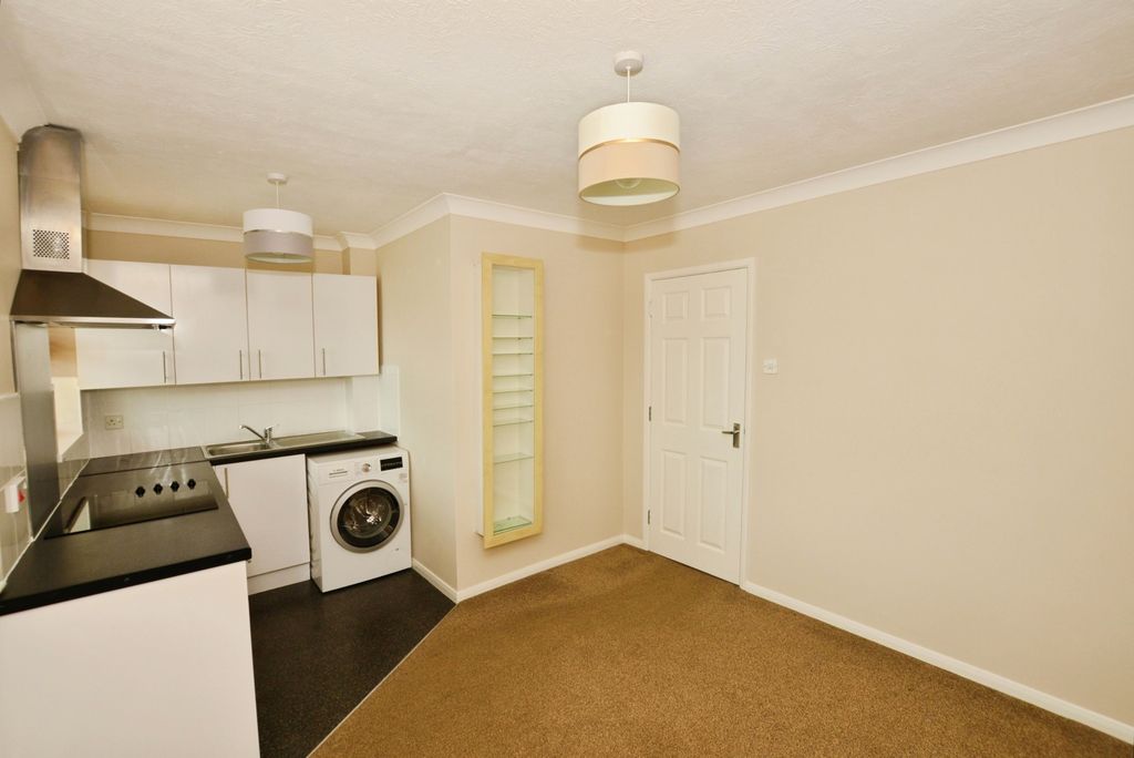 Property photo 2 of 17 Photo