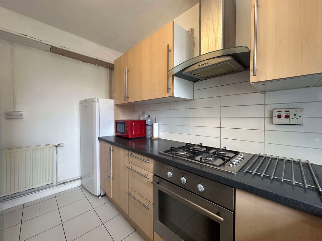 Property photo 3 of 8 Kitchen