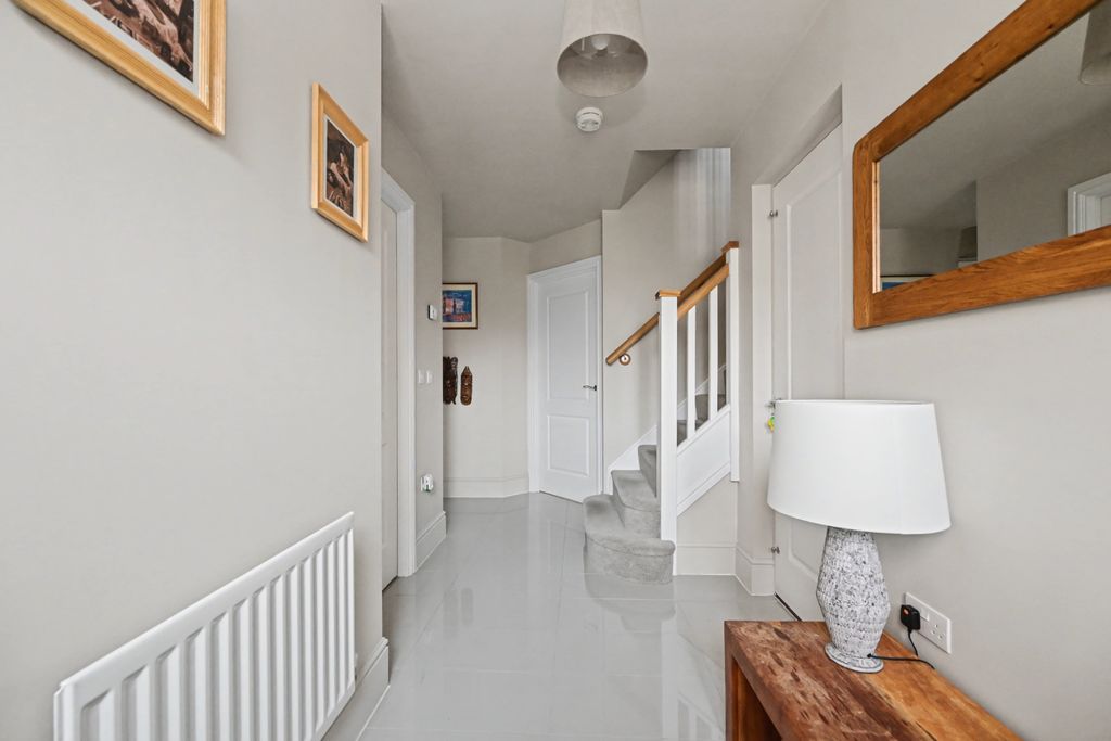 Property photo 2 of 30