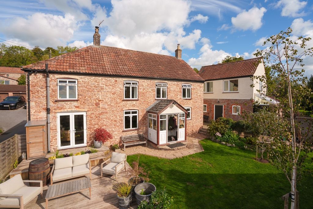 Property photo 1 of 39 5601170
