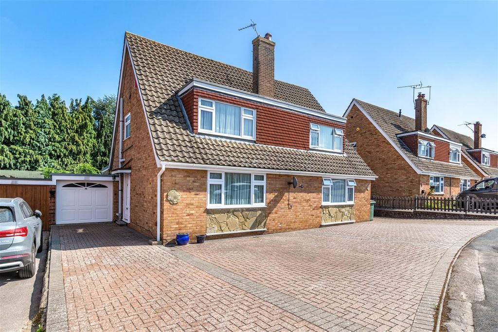 Property photo 1 of 17 External