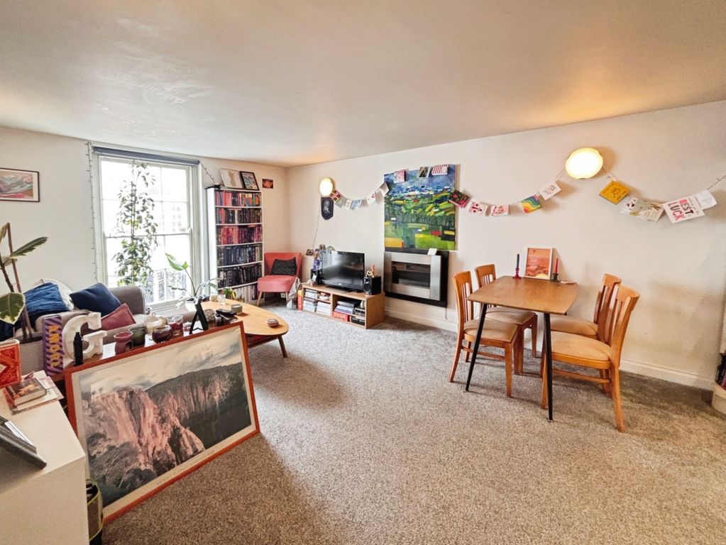 Property photo 2 of 8 Pbox-Img.Jpg