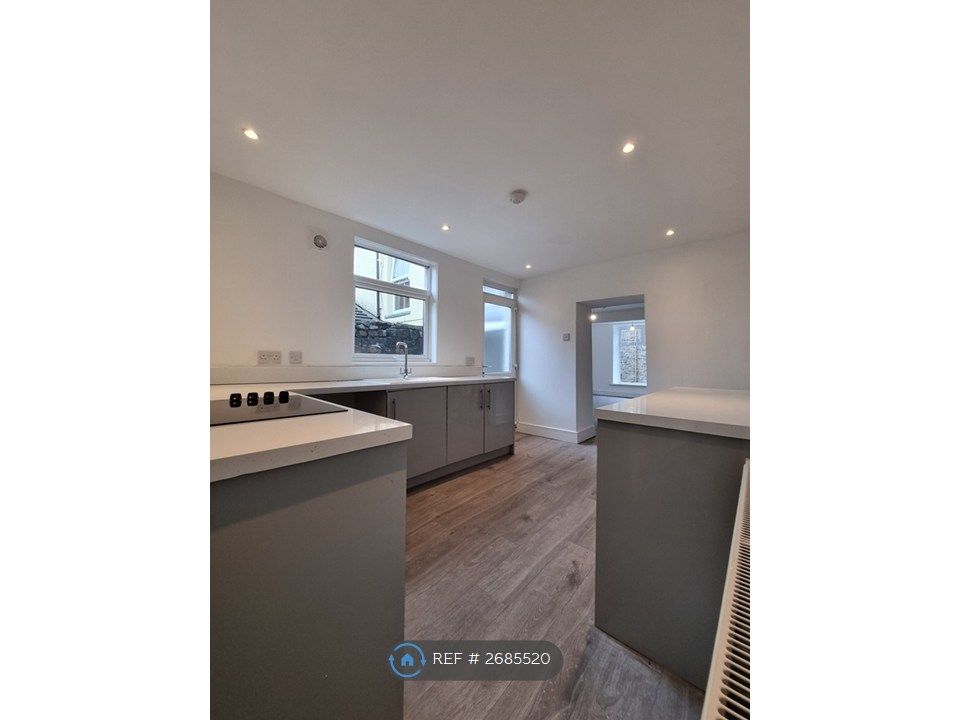 Property photo 1 of 12 Kitchen