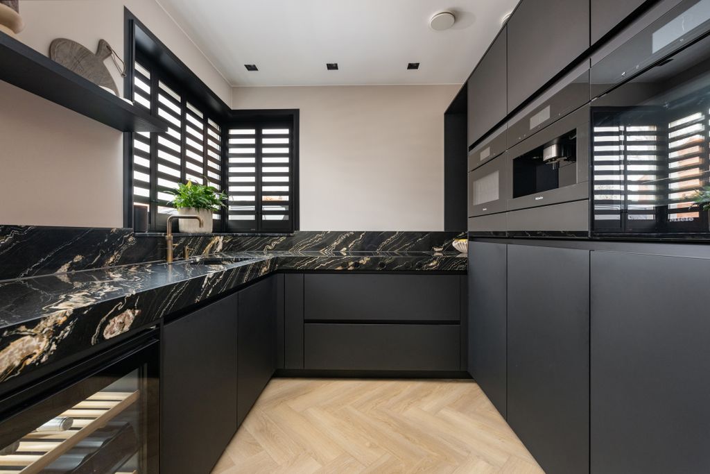 Property photo 3 of 43