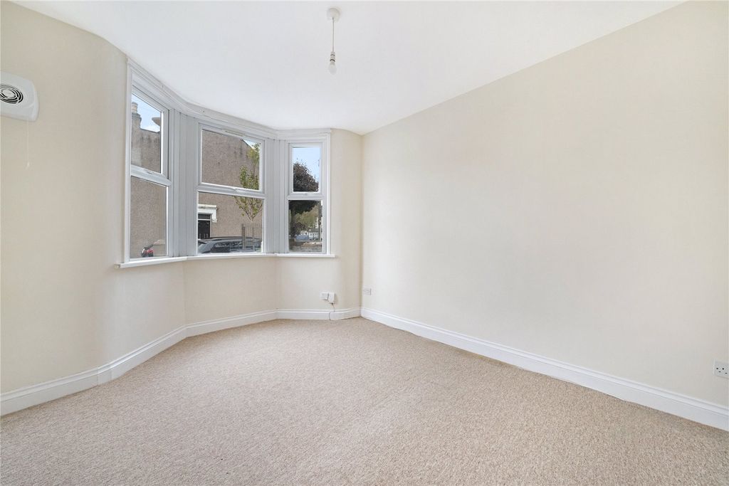 Property photo 3 of 16 Picture No. 03