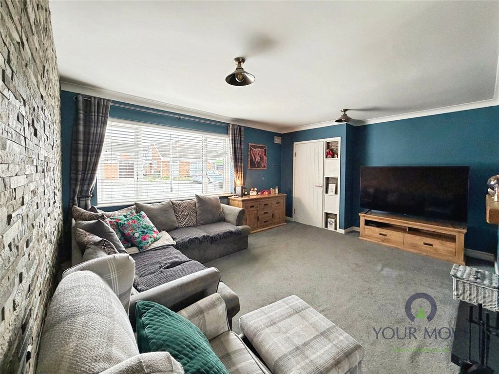 Property photo 3 of 16 Lounge