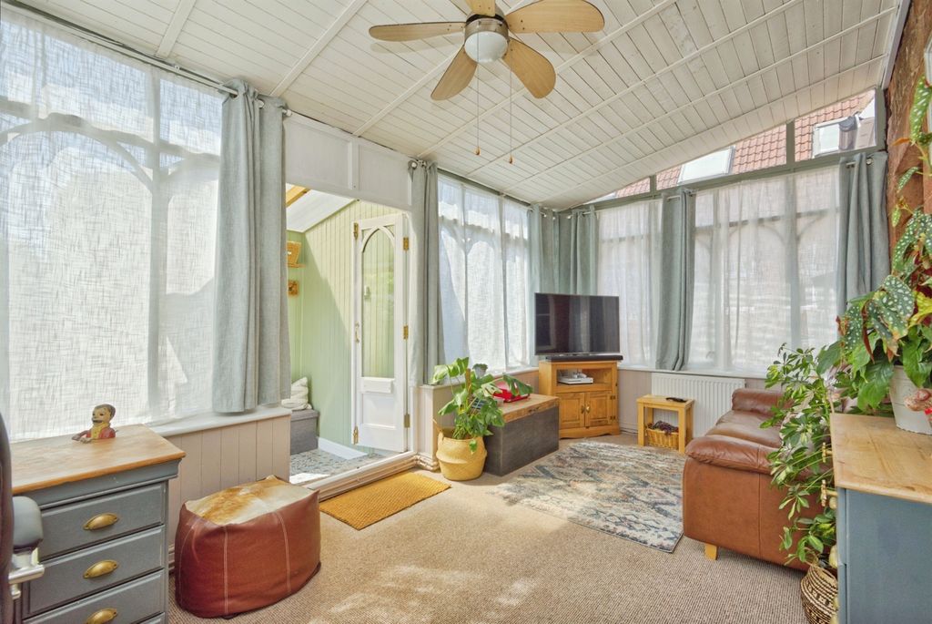 Property photo 3 of 21