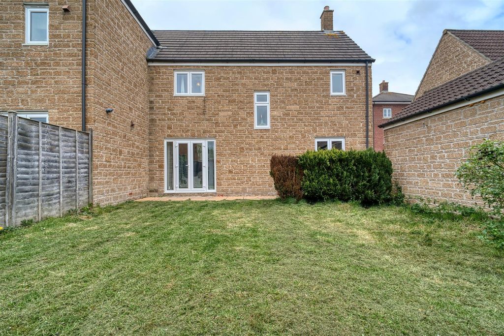 Property photo 3 of 9 Rear