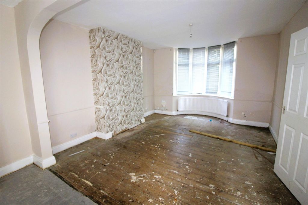 Property photo 2 of 7 Lounge .Jpg